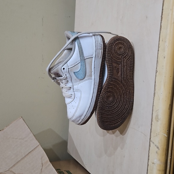 Sneakers - Picture 1 of 4